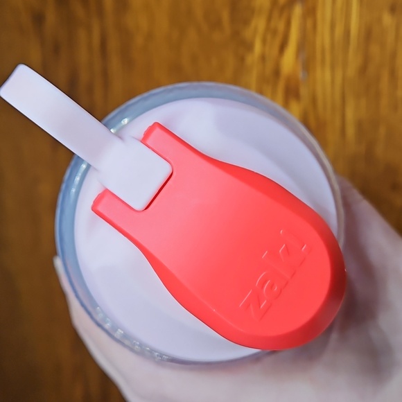 Zak! Strawberry Shortcake Water Bottle - Picture 4 of 8